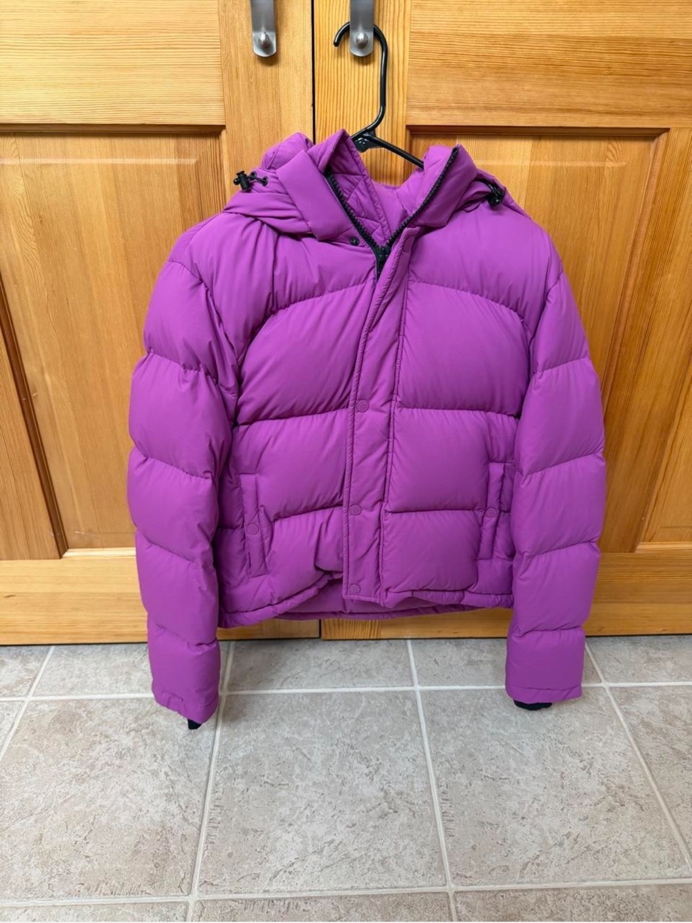 Aritzia Superpuff Shorty in Hibicus Pink size S